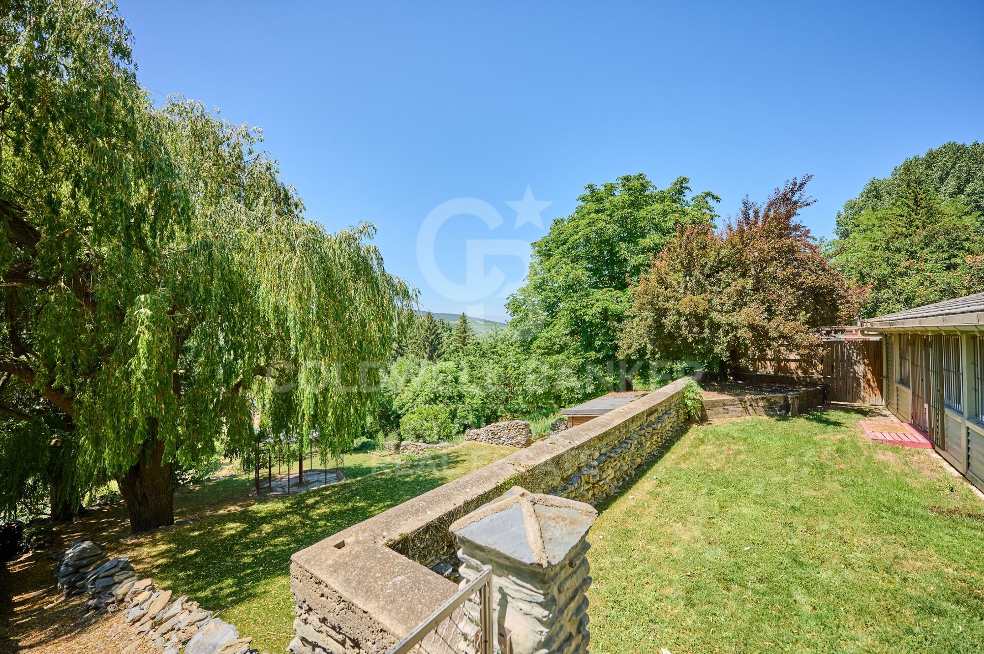 Encantadora casa independiente en Osséja con vistas espectaculares y gran parcela