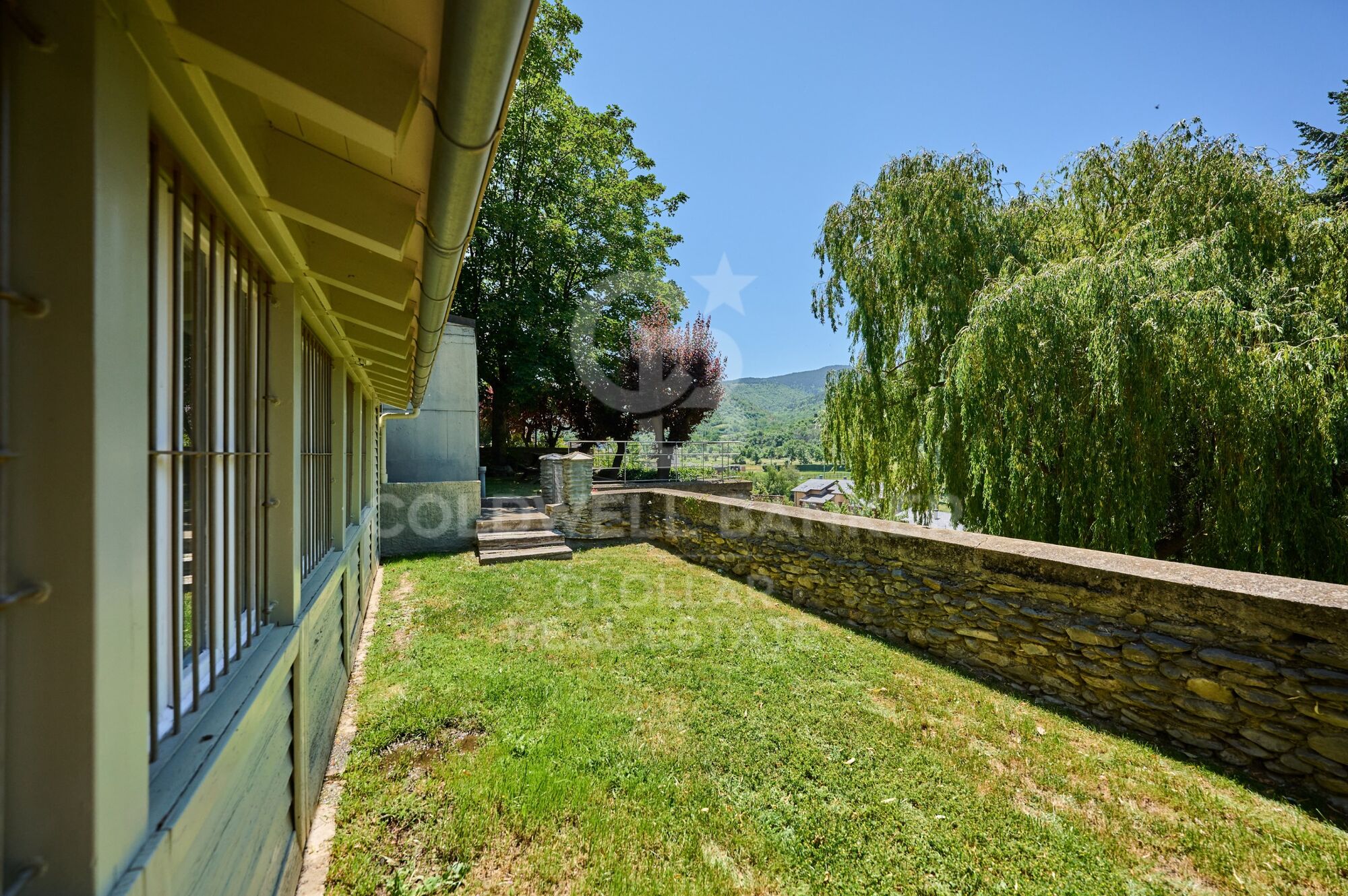 Encantadora casa independiente en Osséja con vistas espectaculares y gran parcela