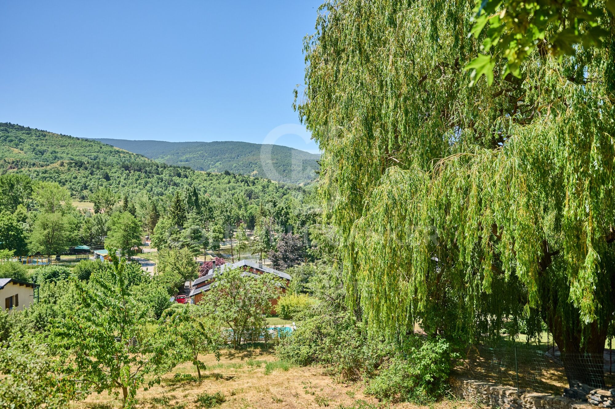 Encantadora casa independiente en Osséja con vistas espectaculares y gran parcela