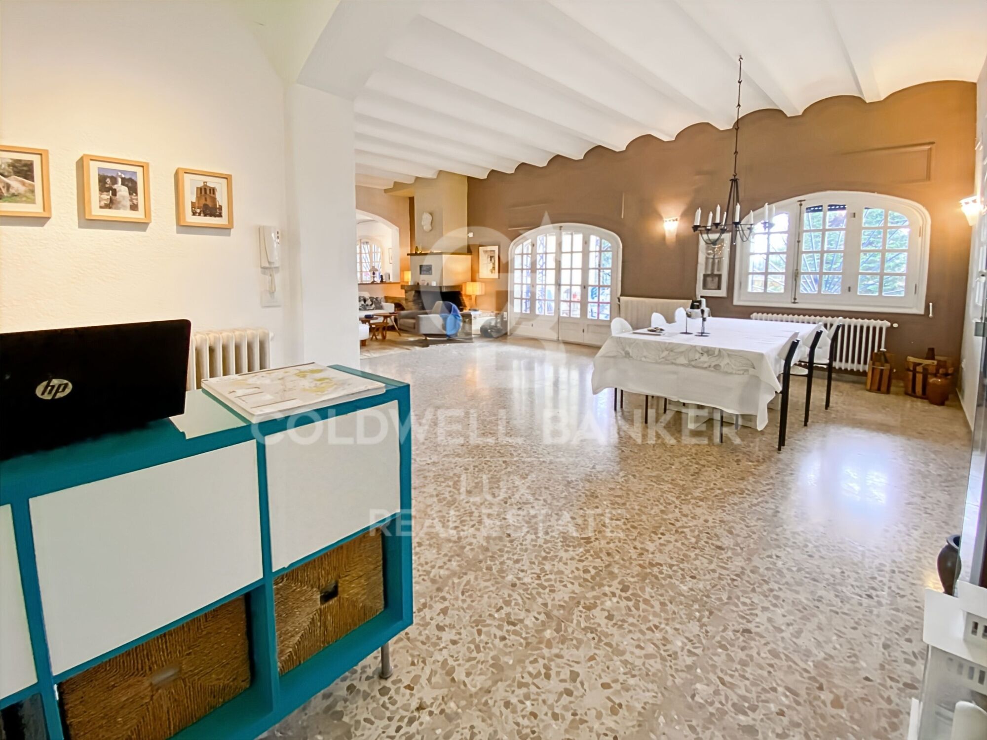 Licensed guesthouse with garden, pool, and numerous expansion possibilities