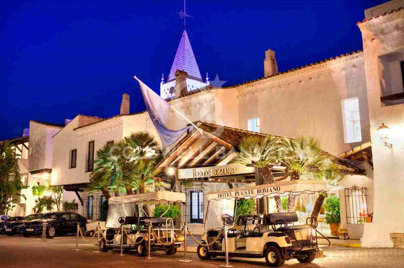 Apartamento renovado y espacioso en el corazón de Puente Romano, Marbella