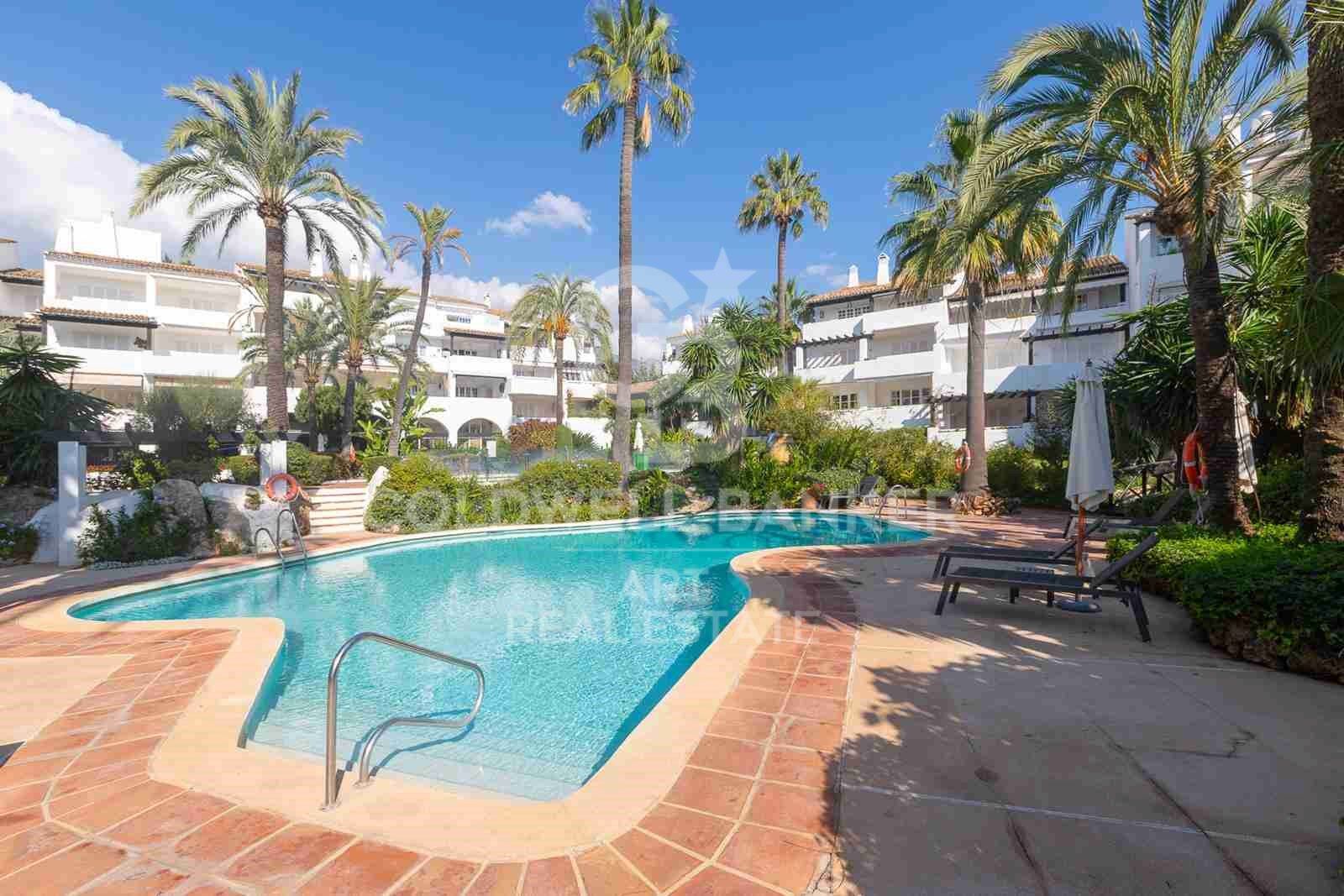 Appartement rénové et spacieux au cur de Puente Romano, Marbella.