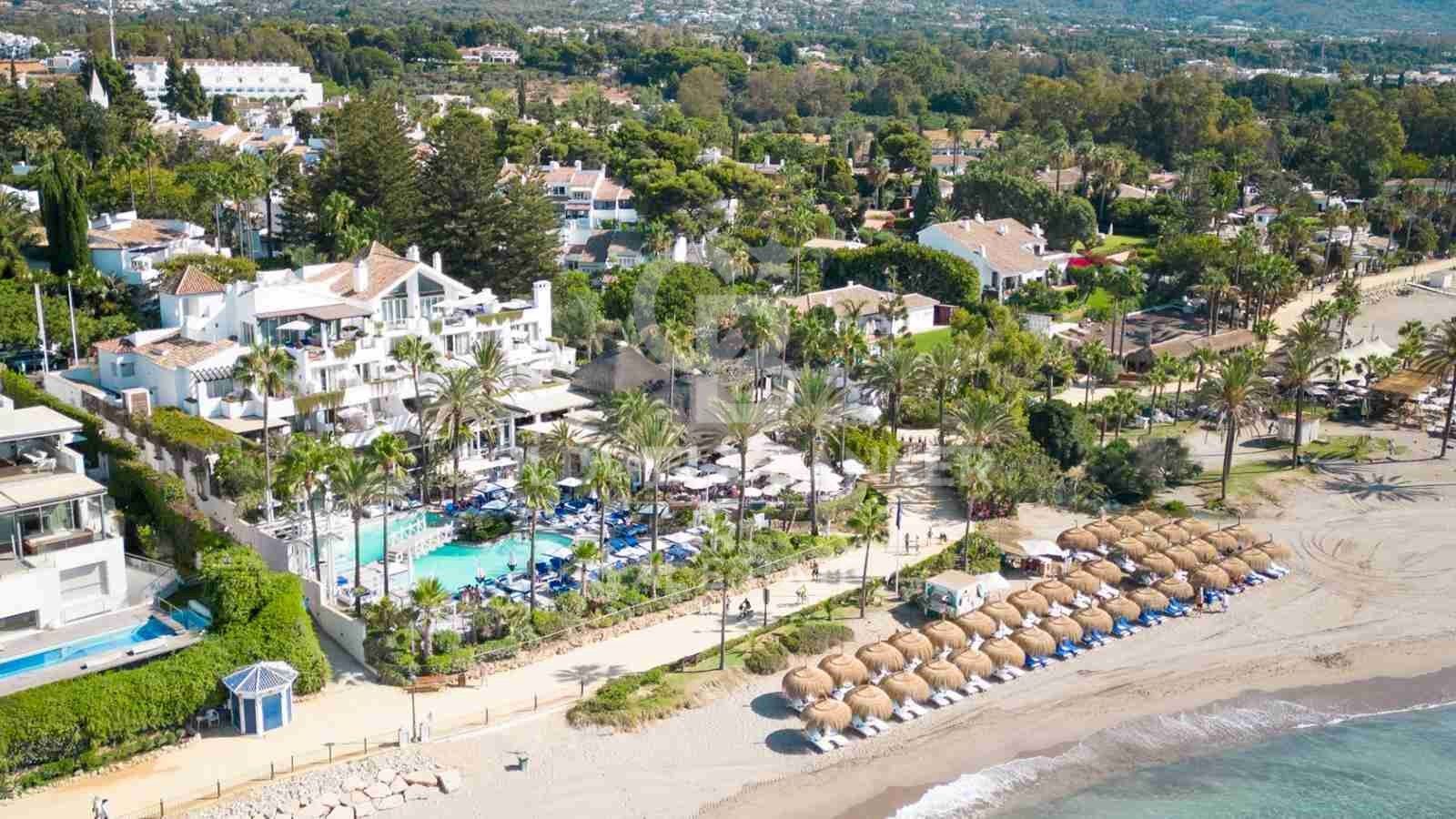 Renovierte und geräumige Wohnung im Herzen von Puente Romano, Marbella.