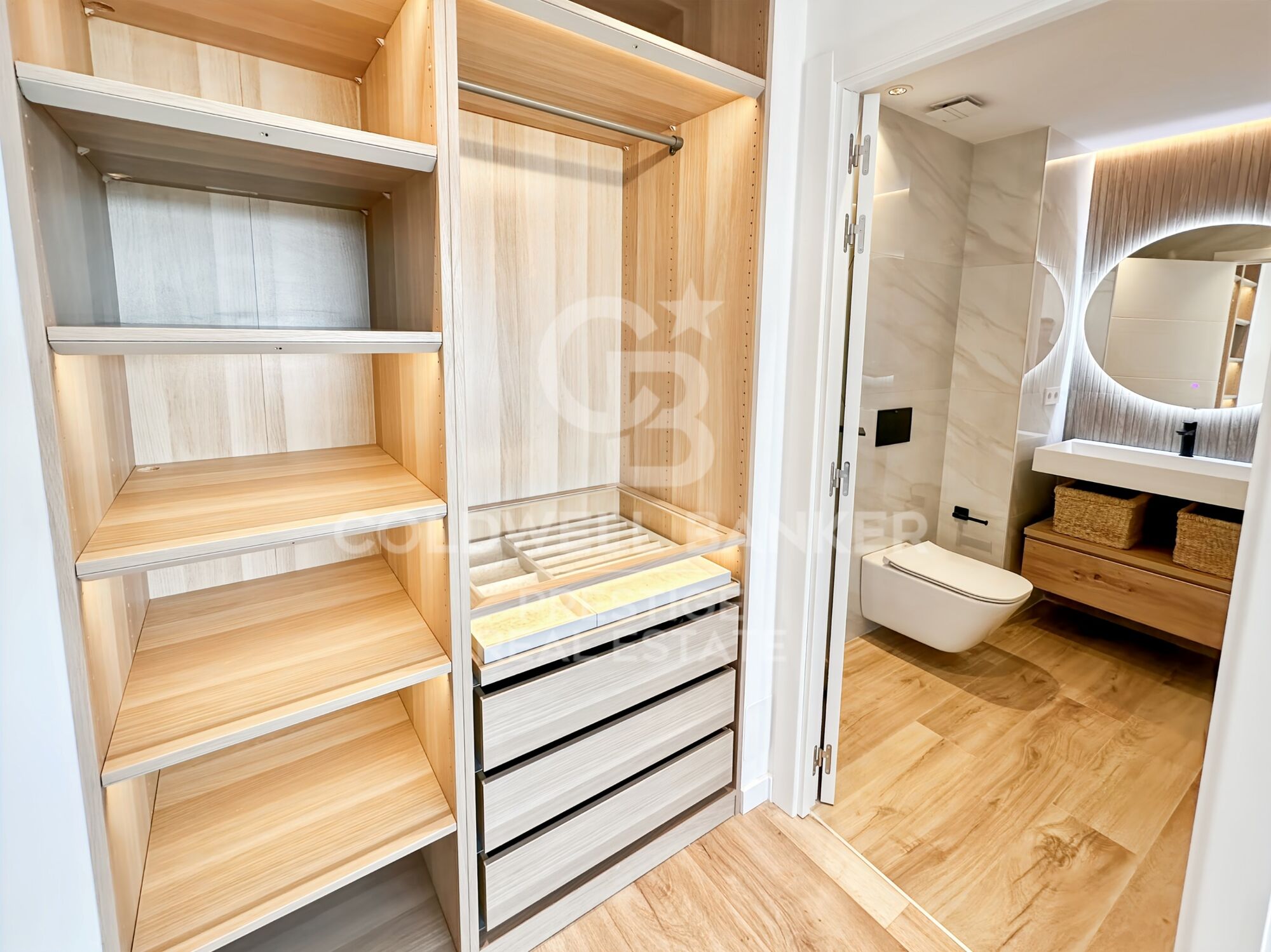 Spektakuläres Luxusapartment im 10. Stock mit Panoramablick. Ps. Sant Joan. 'La Dreta de l'Eixample'.