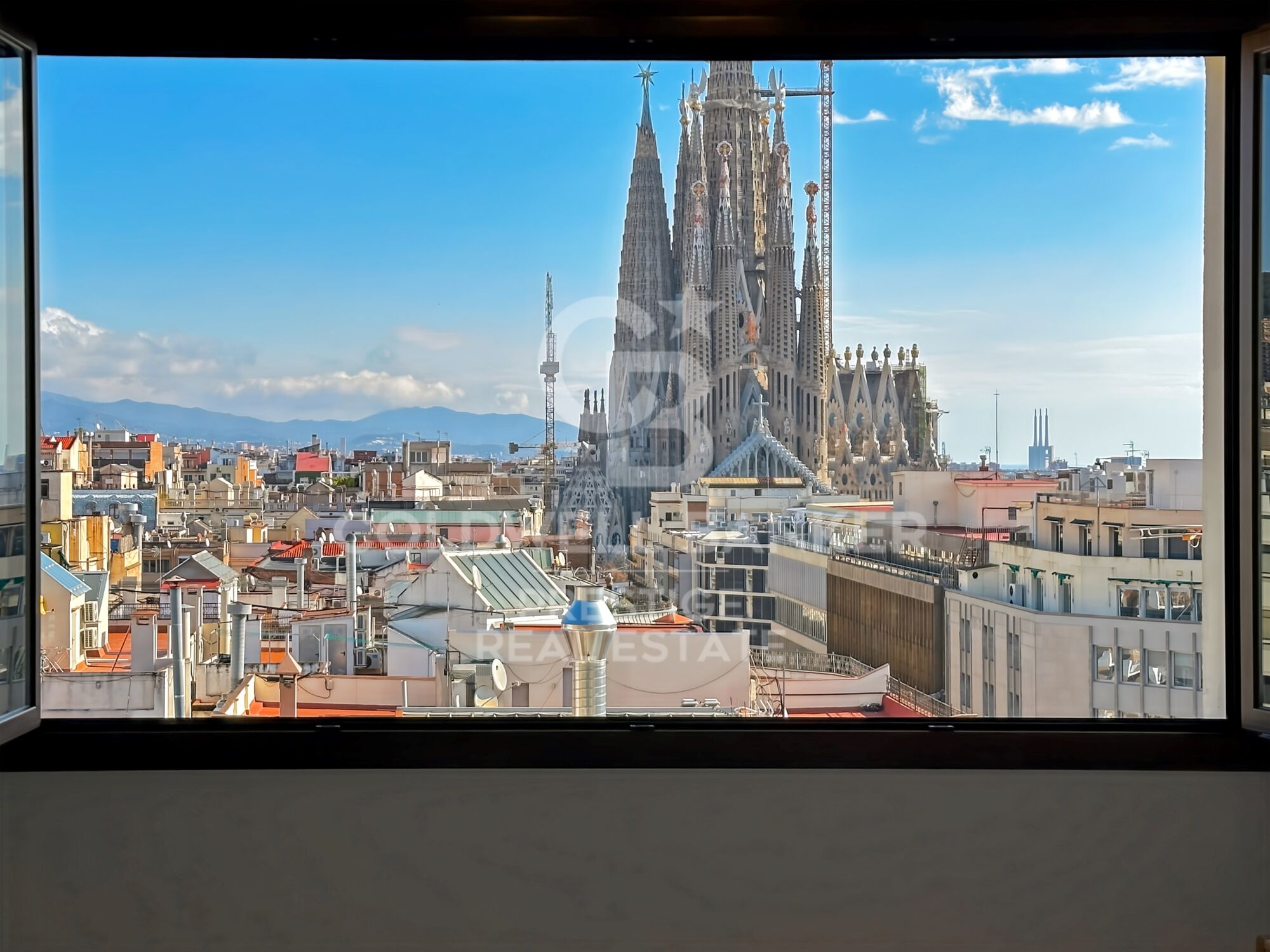 Spektakuläres Luxusapartment im 10. Stock mit Panoramablick. Ps. Sant Joan. 'La Dreta de l'Eixample'.
