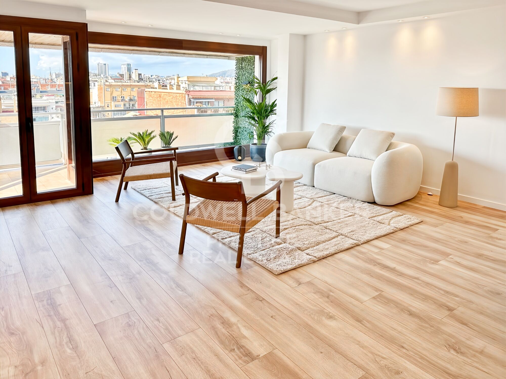 Spektakuläres Luxusapartment im 10. Stock mit Panoramablick. Ps. Sant Joan. 'La Dreta de l'Eixample'.