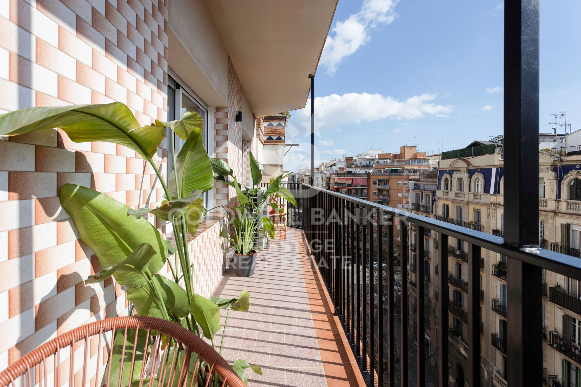 Spectacular apartment with a terrace and 4 bedrooms. 'Barcelona's Eixample.'