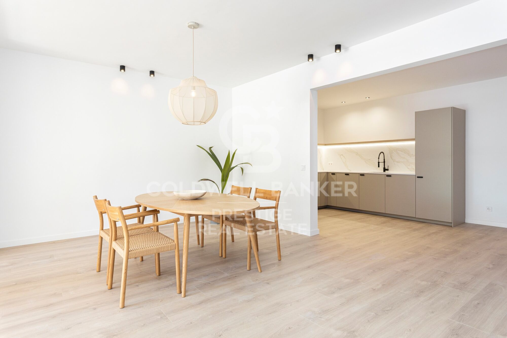 Spectacular apartment with a terrace and 4 bedrooms. 'Barcelona's Eixample.'