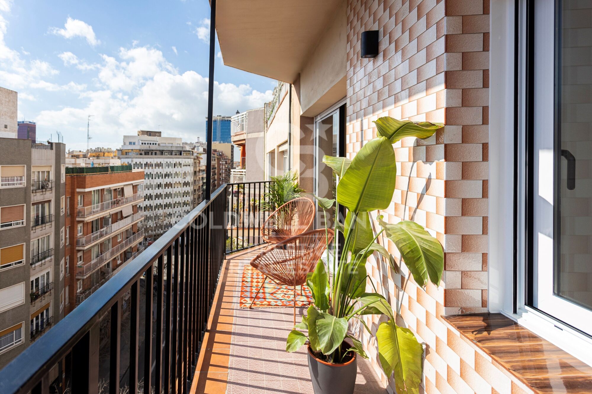 Spectacular apartment with a terrace and 4 bedrooms. 'Barcelona's Eixample.'