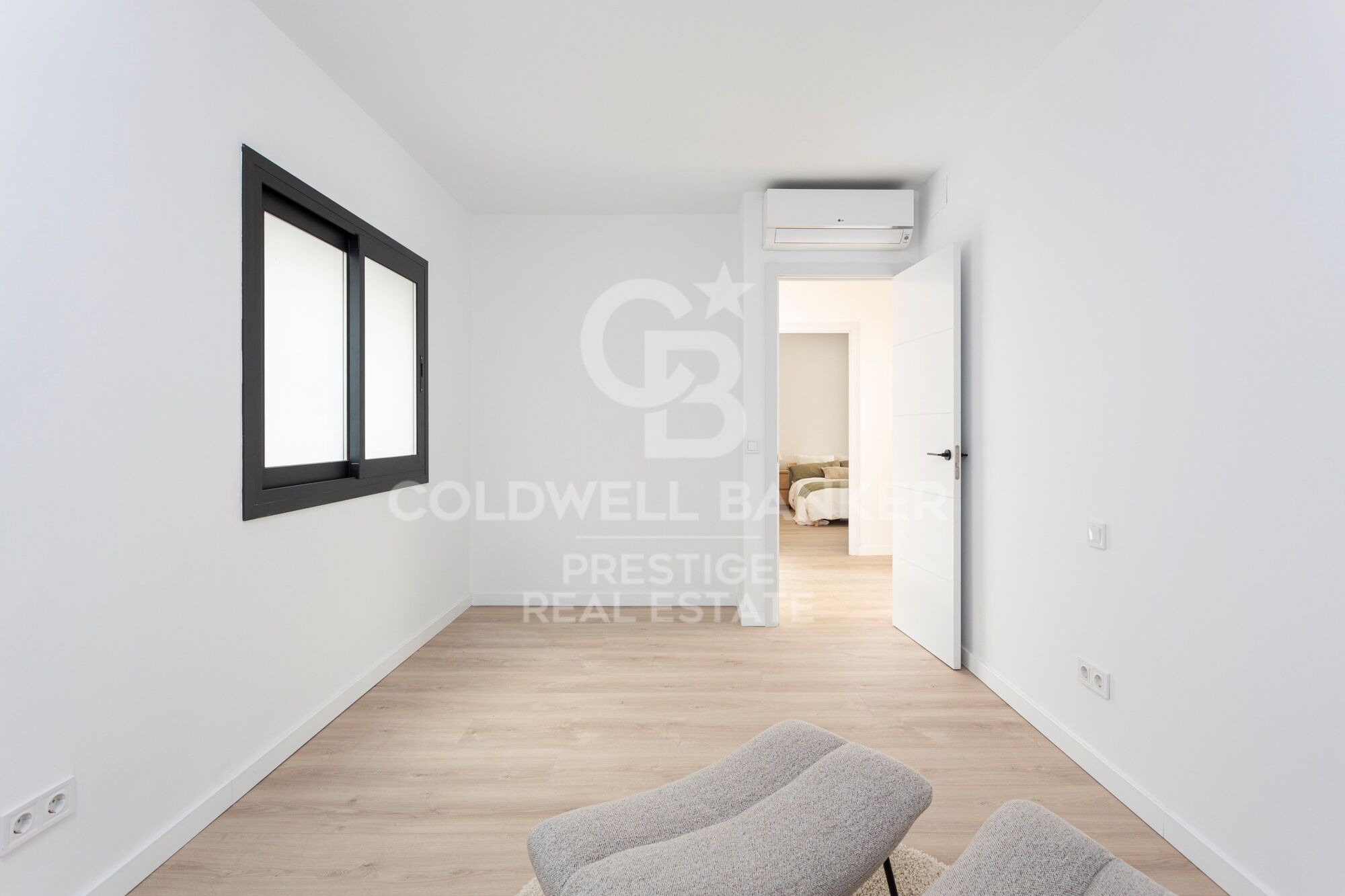 Spectacular apartment with a terrace and 4 bedrooms. 'Barcelona's Eixample.'