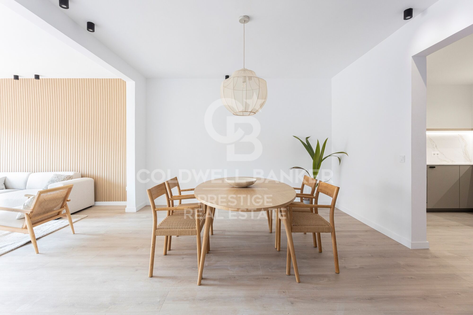 Spectacular apartment with a terrace and 4 bedrooms. 'Barcelona's Eixample.'