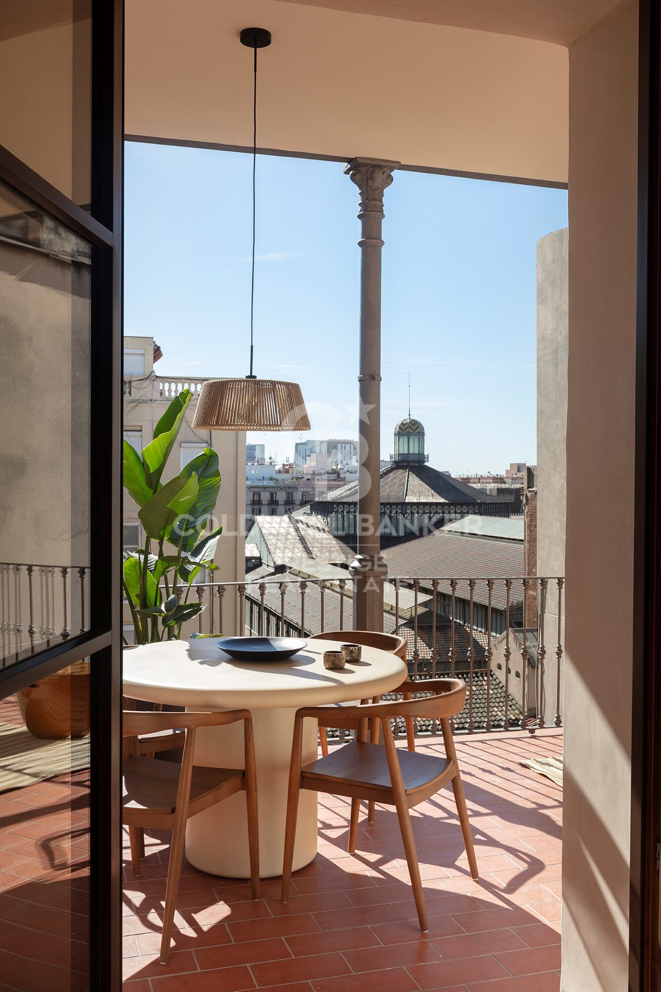 Brand-new penthouse with furniture and two terraces in a historic building. El Born, Barcelona
