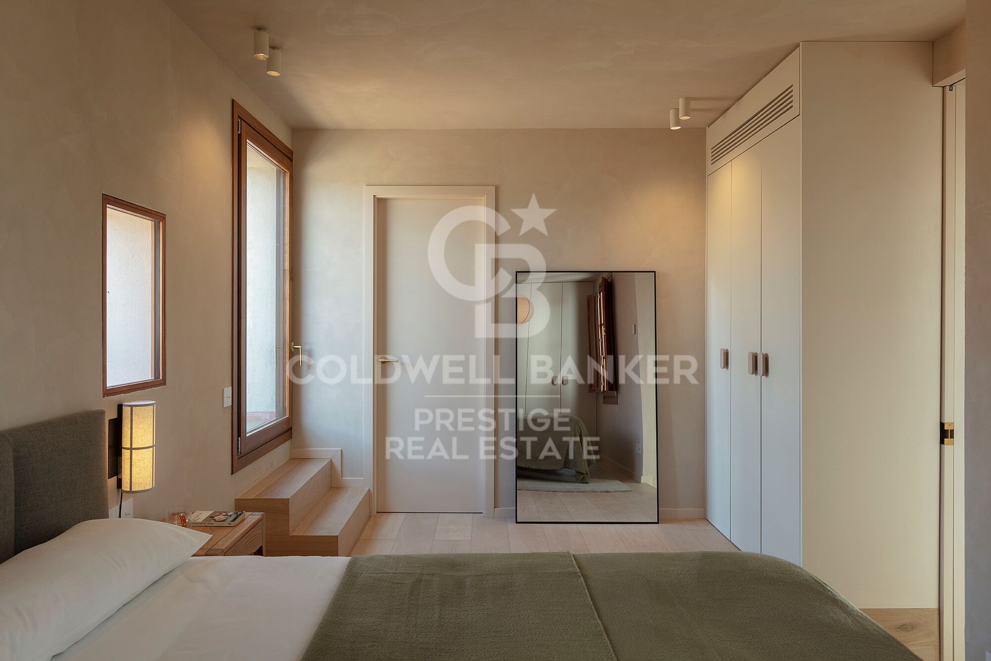 Brand-new penthouse with furniture and two terraces in a historic building. El Born, Barcelona