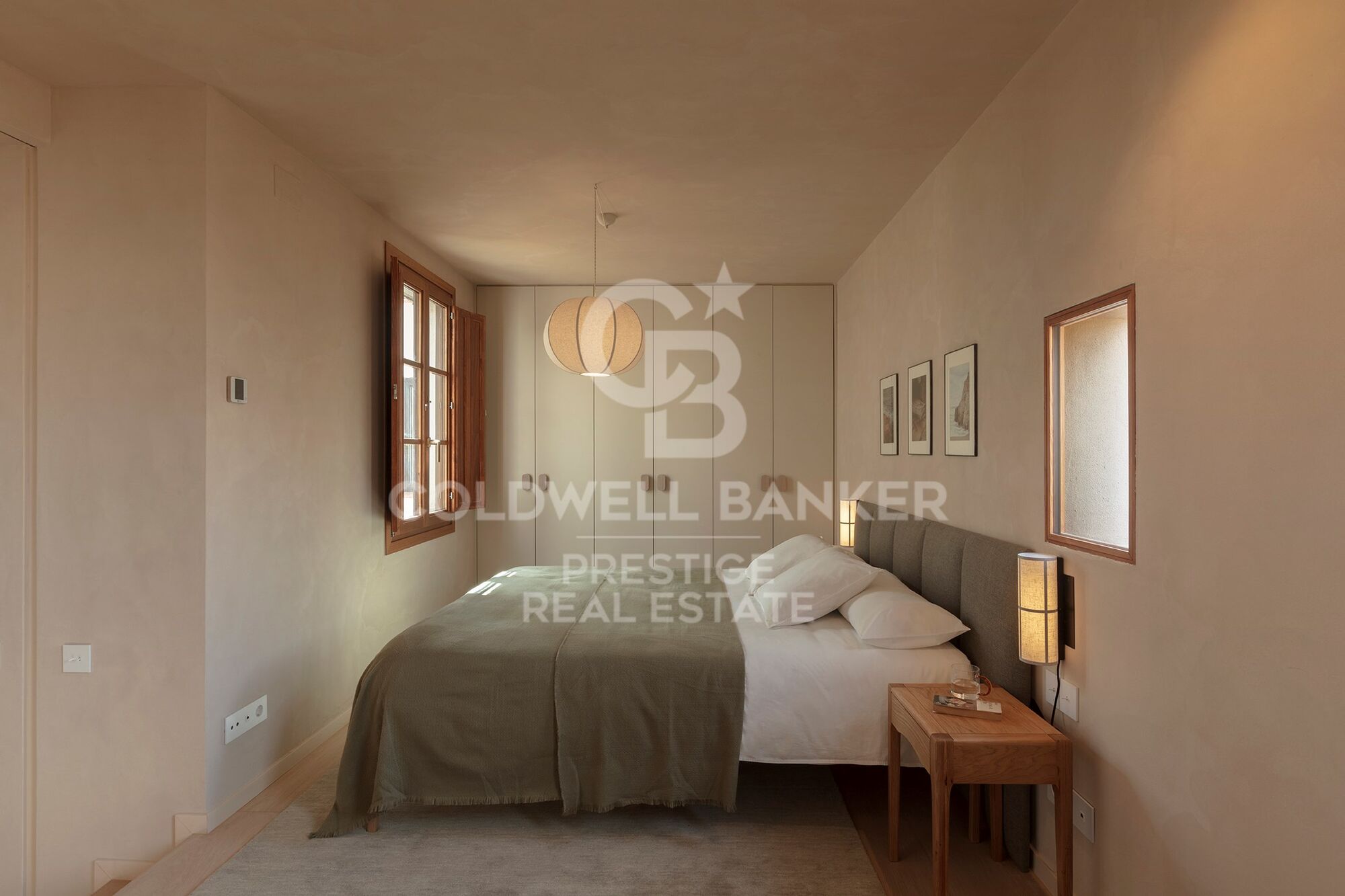 Brand-new penthouse with furniture and two terraces in a historic building. El Born, Barcelona