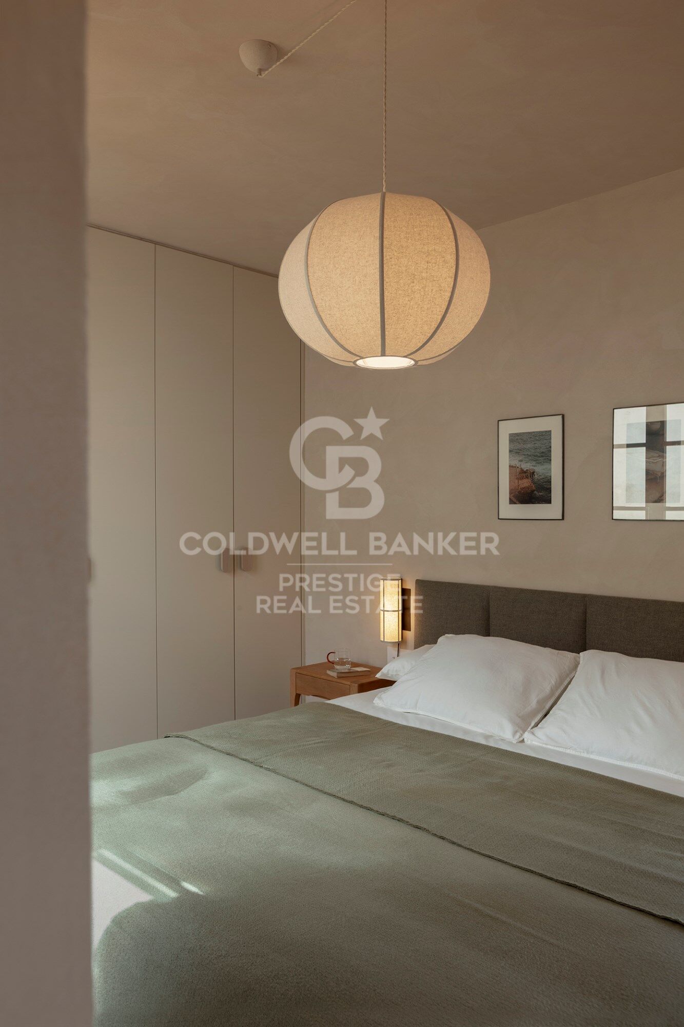 Brand-new penthouse with furniture and two terraces in a historic building. El Born, Barcelona