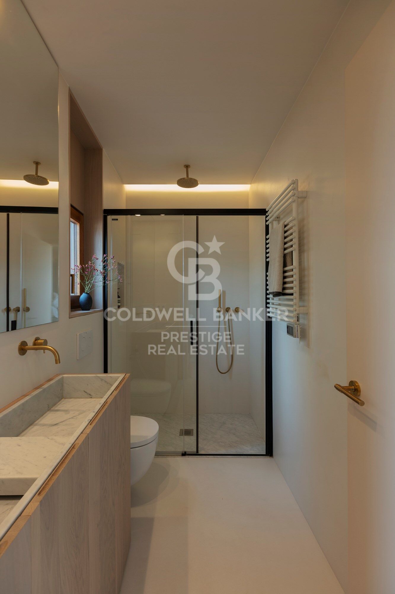 Brand-new penthouse with furniture and two terraces in a historic building. El Born, Barcelona