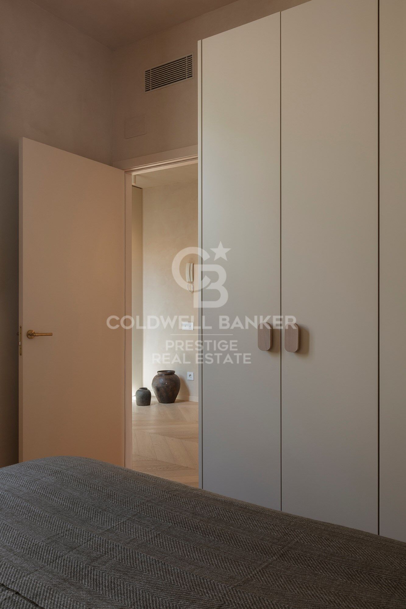 Brand-new penthouse with furniture and two terraces in a historic building. El Born, Barcelona