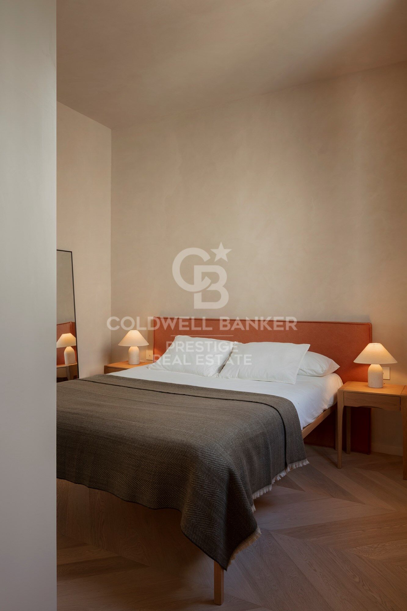 Brand-new penthouse with furniture and two terraces in a historic building. El Born, Barcelona