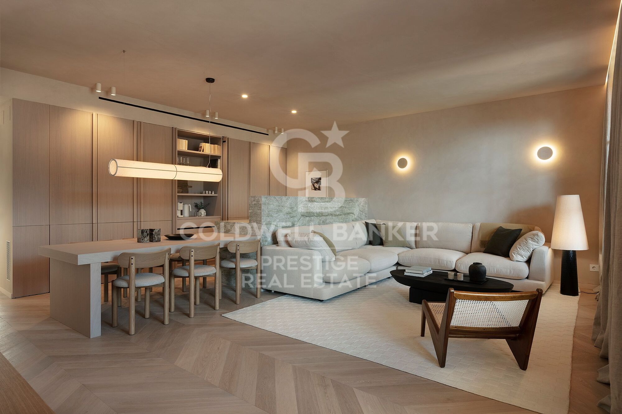 Neues Penthouse mit Möbeln und zwei Terrassen in einem historischen Gebäude. El Born, Barcelona