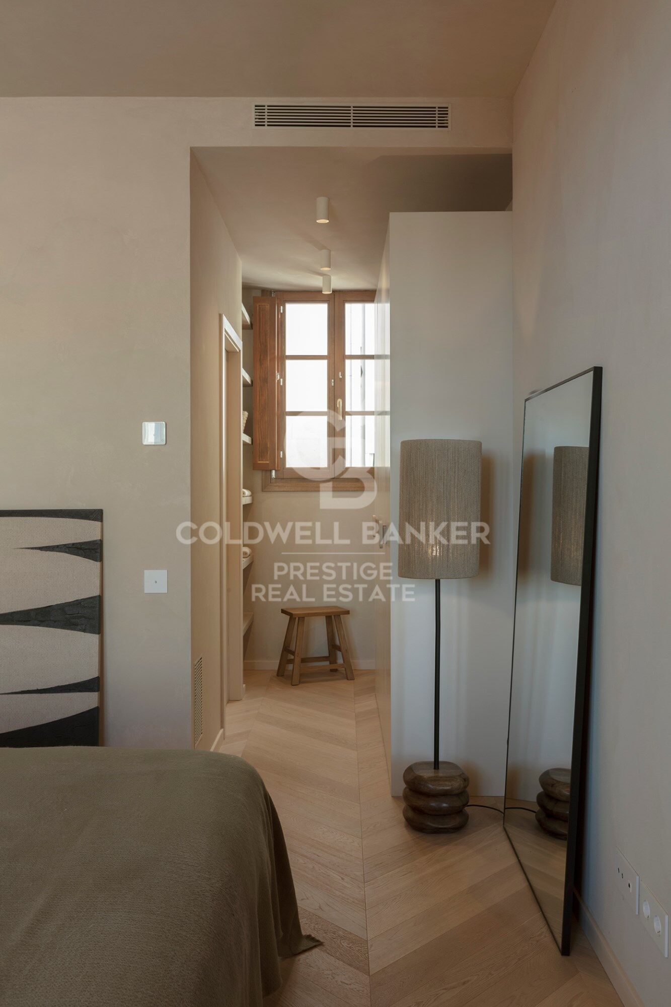 Neues Penthouse mit Möbeln und zwei Terrassen in einem historischen Gebäude. El Born, Barcelona