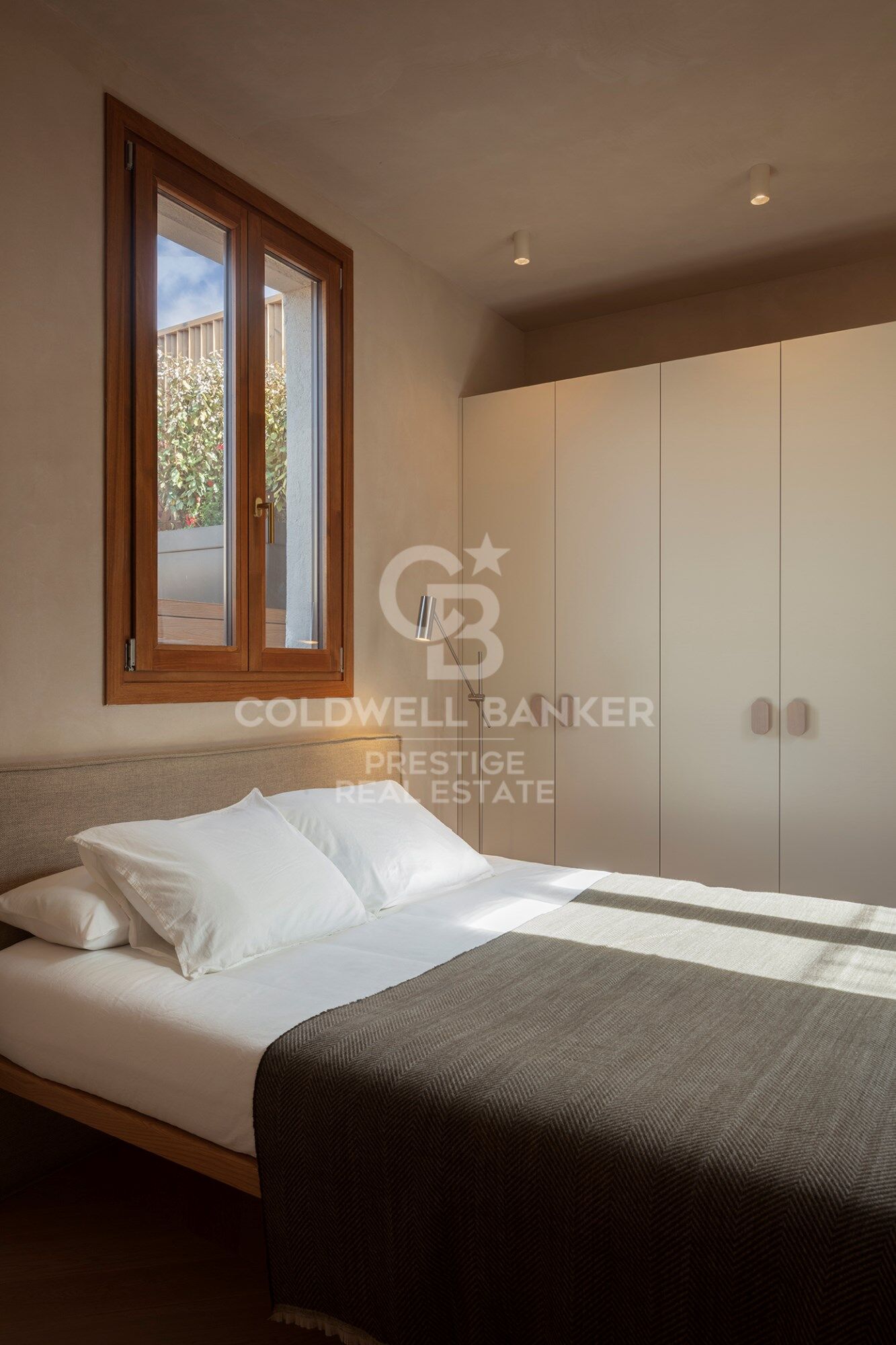 Neues Penthouse mit Möbeln und zwei Terrassen in einem historischen Gebäude. El Born, Barcelona