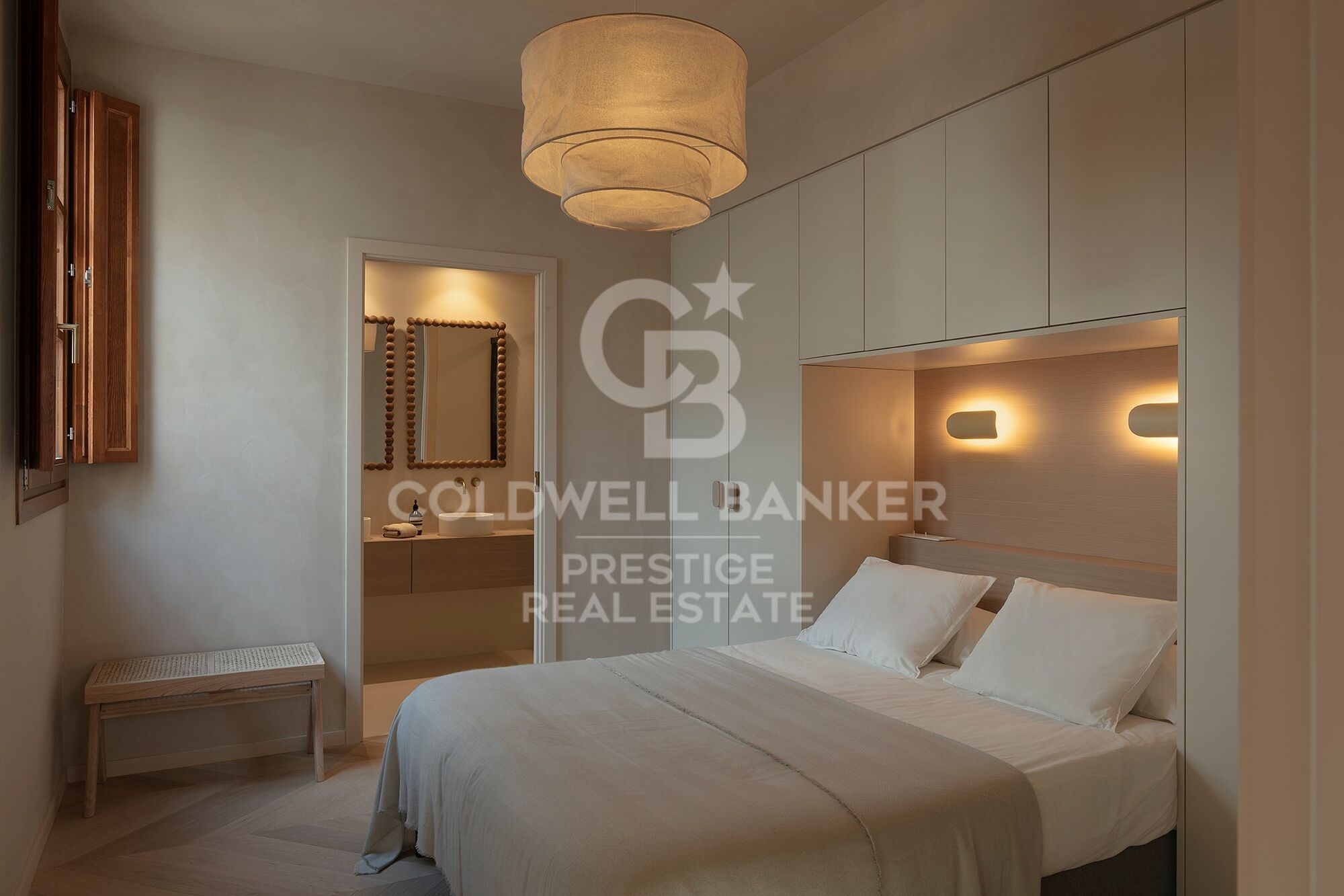 Neues Penthouse mit Möbeln und zwei Terrassen in einem historischen Gebäude. El Born, Barcelona