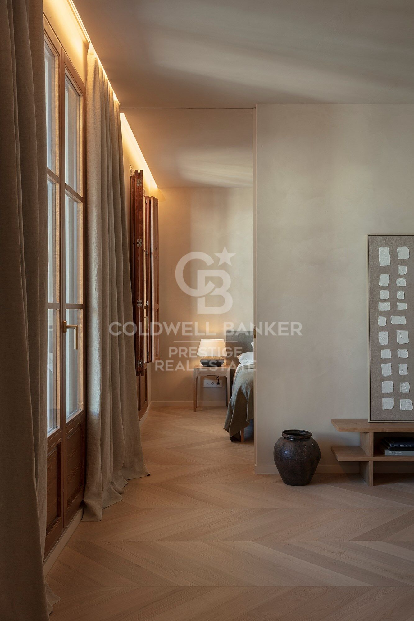 Brand-new penthouse with furniture and two terraces in a historic building. El Born, Barcelona