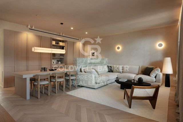 Neues Penthouse mit Möbeln und zwei Terrassen in einem historischen Gebäude. El Born, Barcelona