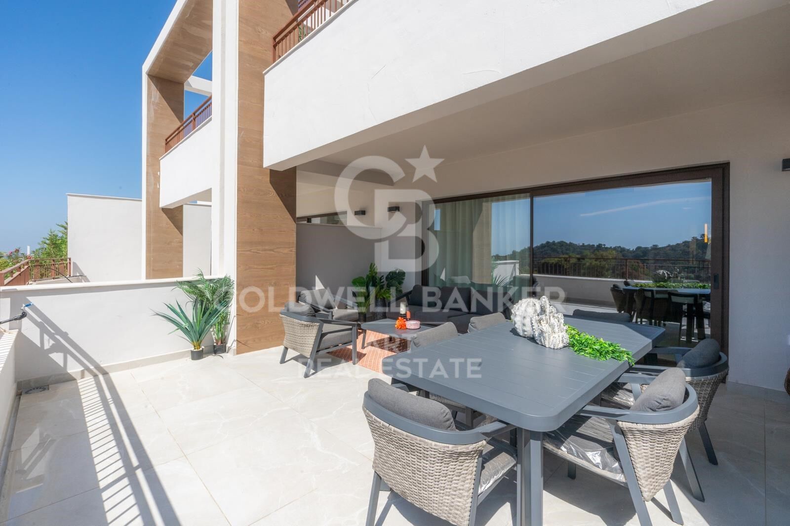 Townhouse with open panoramic views in Istán