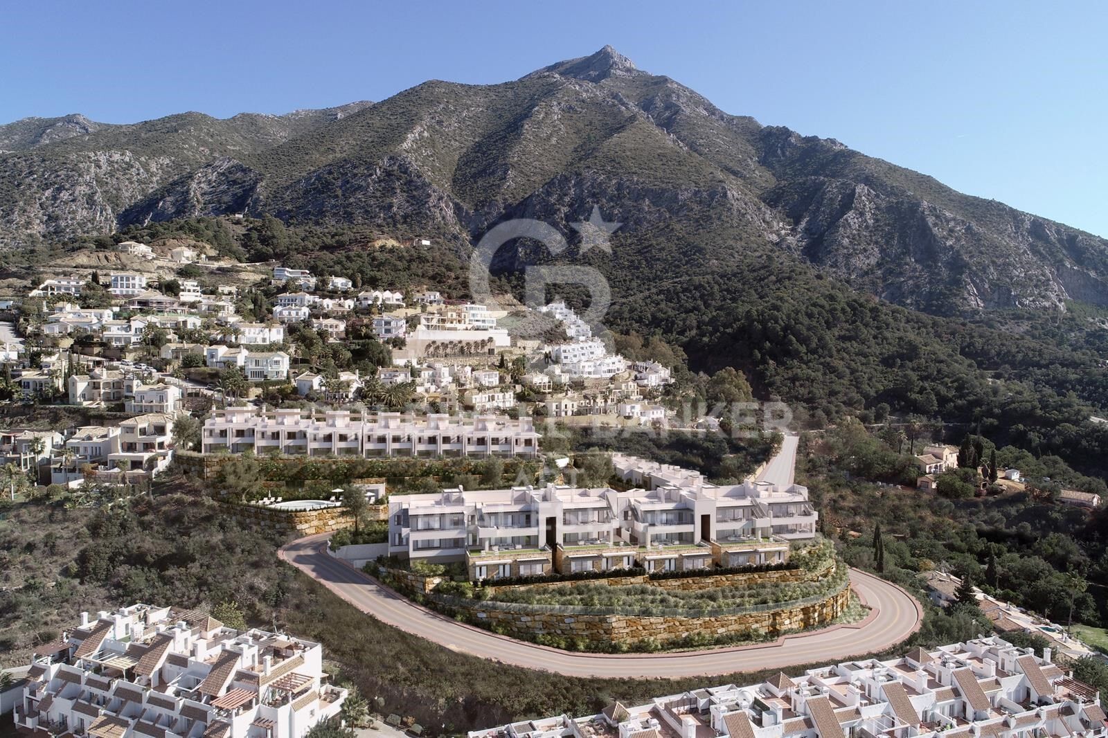 Townhouse with open panoramic views in Istán