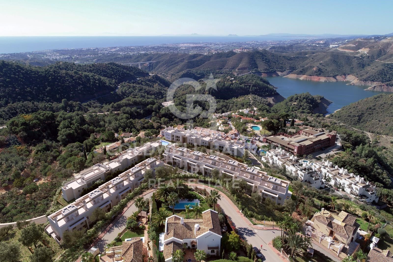 Adosada con vistas panorámicas abiertas en Istán