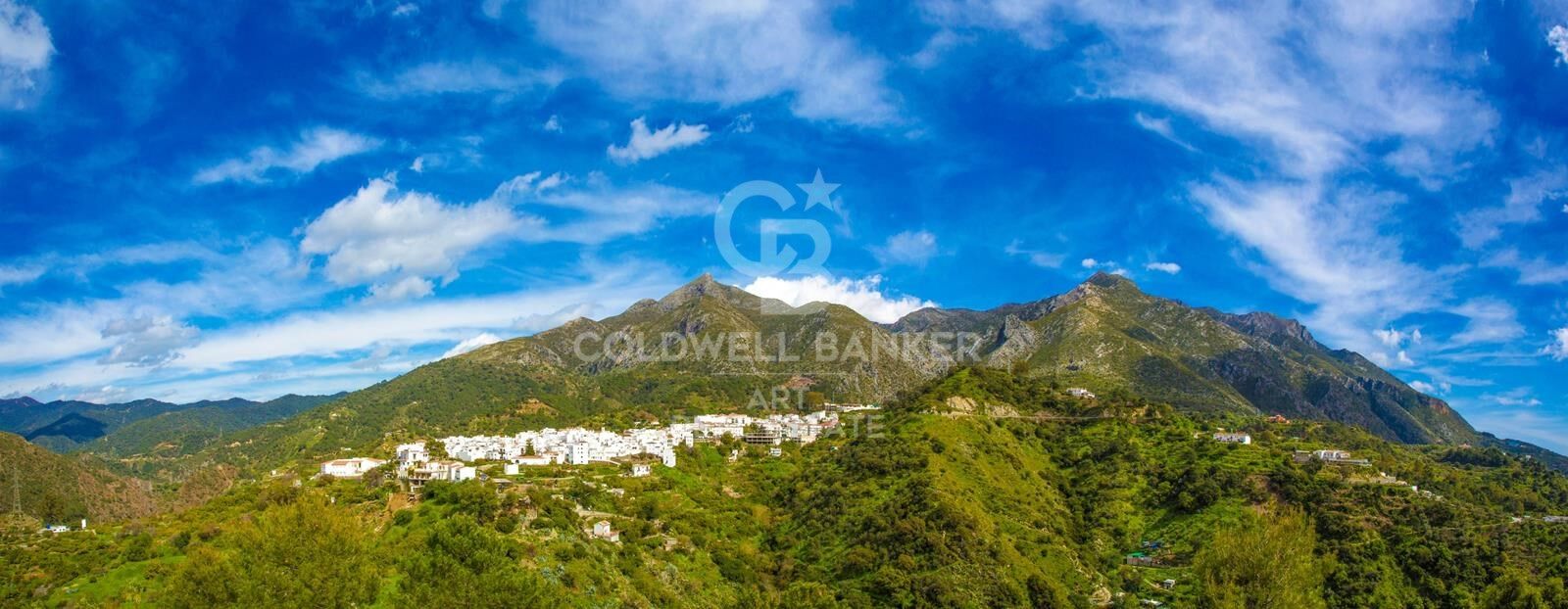 Townhouse with open panoramic views in Istán