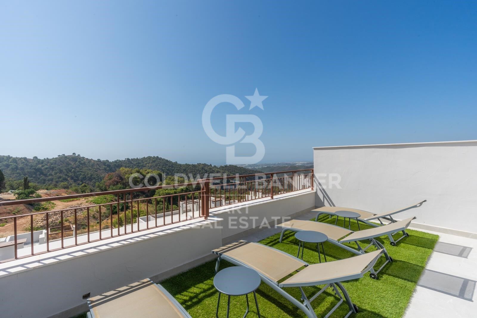 Townhouse with open panoramic views in Istán