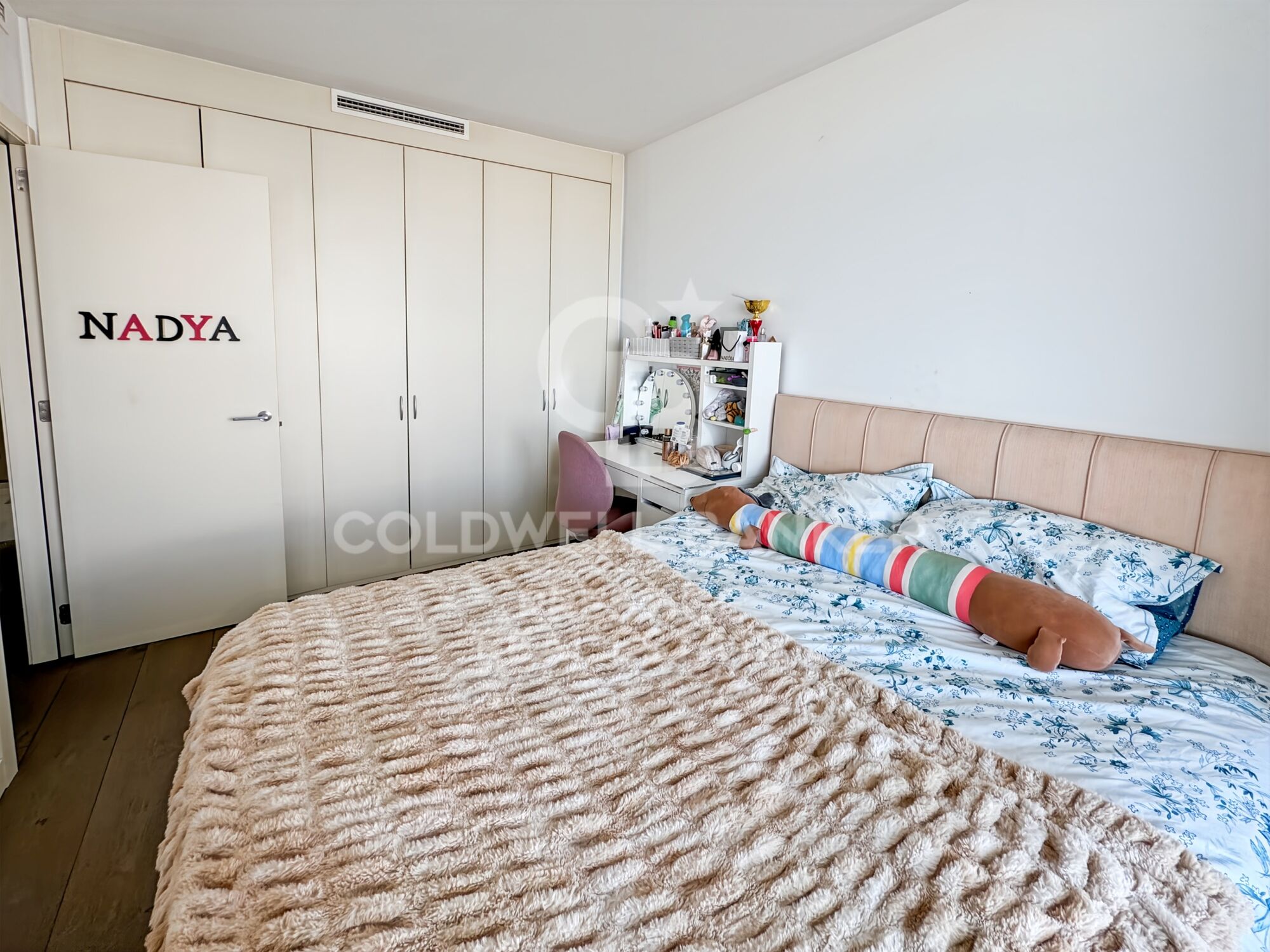 Exclusive apartment on the 23rd floor facing the sea