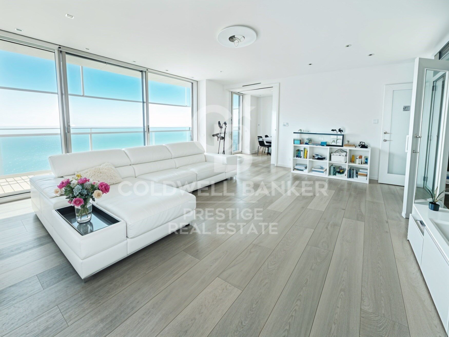 Exclusivo piso en la planta 23 frente al Mar