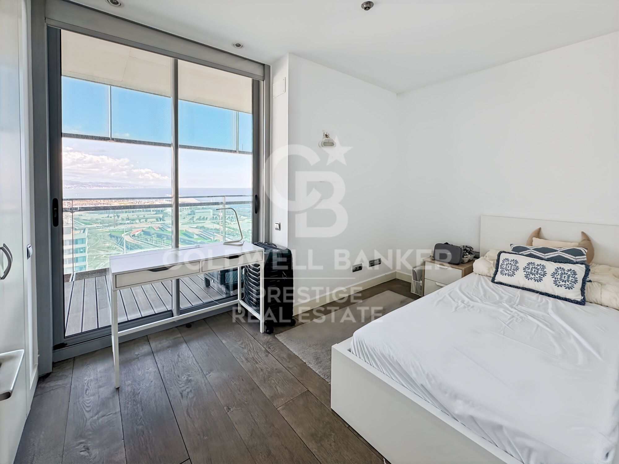 Exclusivo piso en la planta 23 frente al Mar