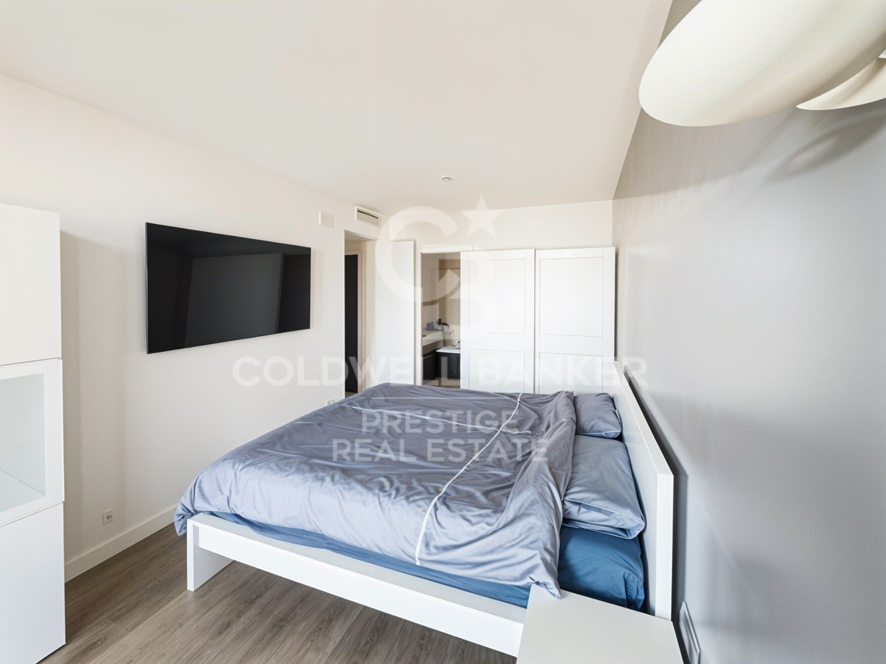 Appartement exclusif au 23ème étage face à la mer