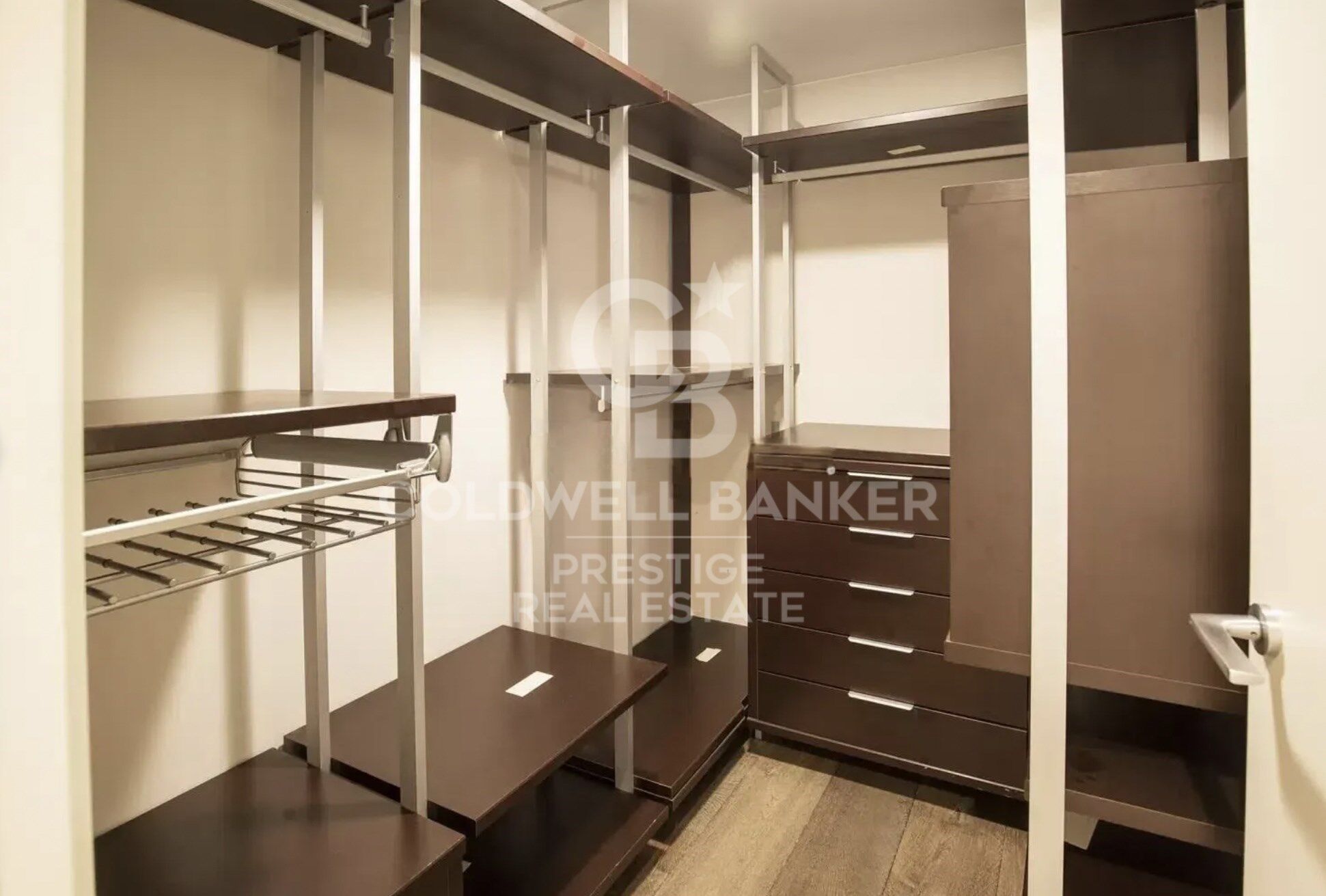 Exclusive apartment on the 23rd floor facing the sea
