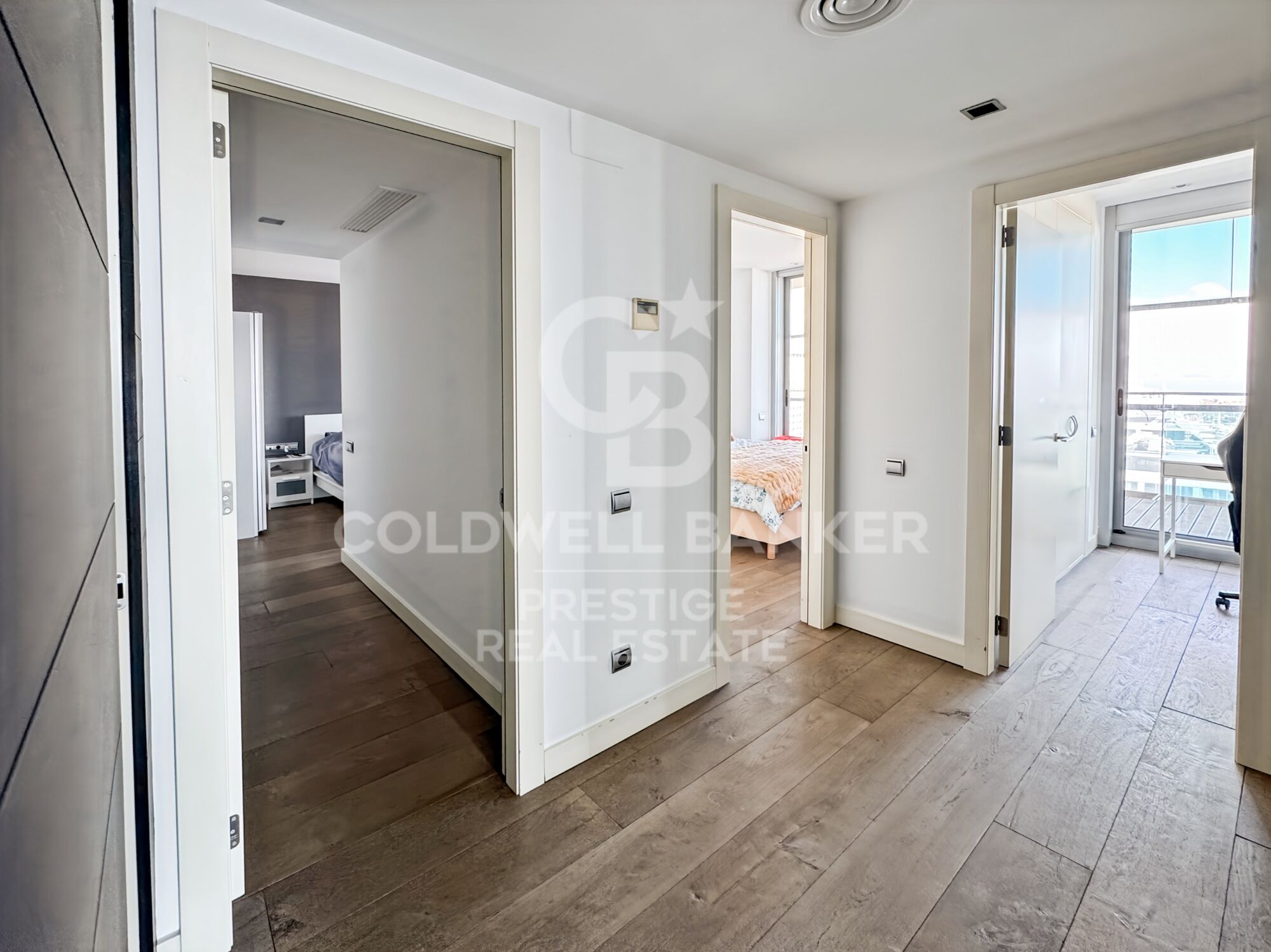 Exclusive apartment on the 23rd floor facing the sea