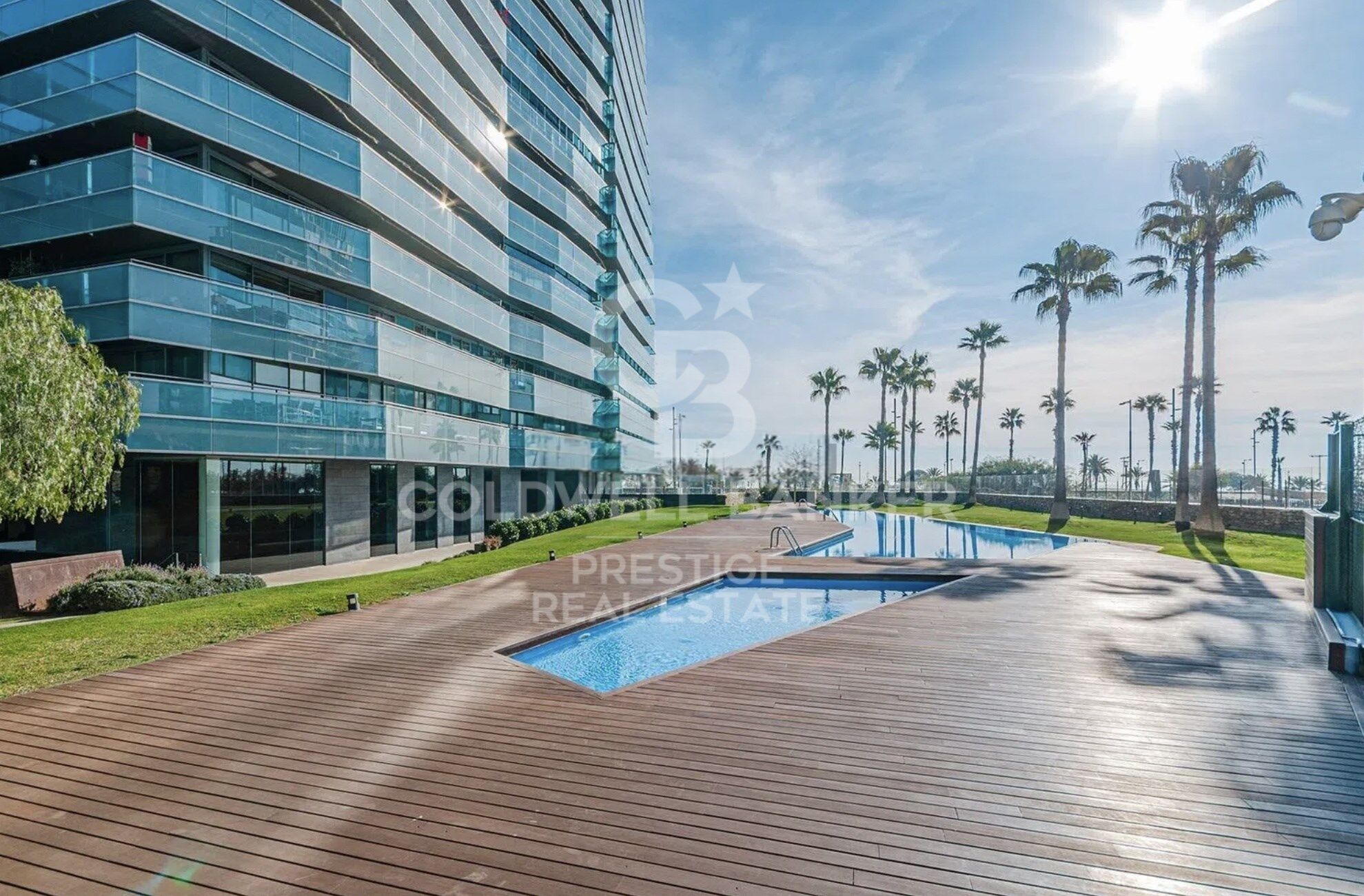 Exclusive apartment on the 23rd floor facing the sea