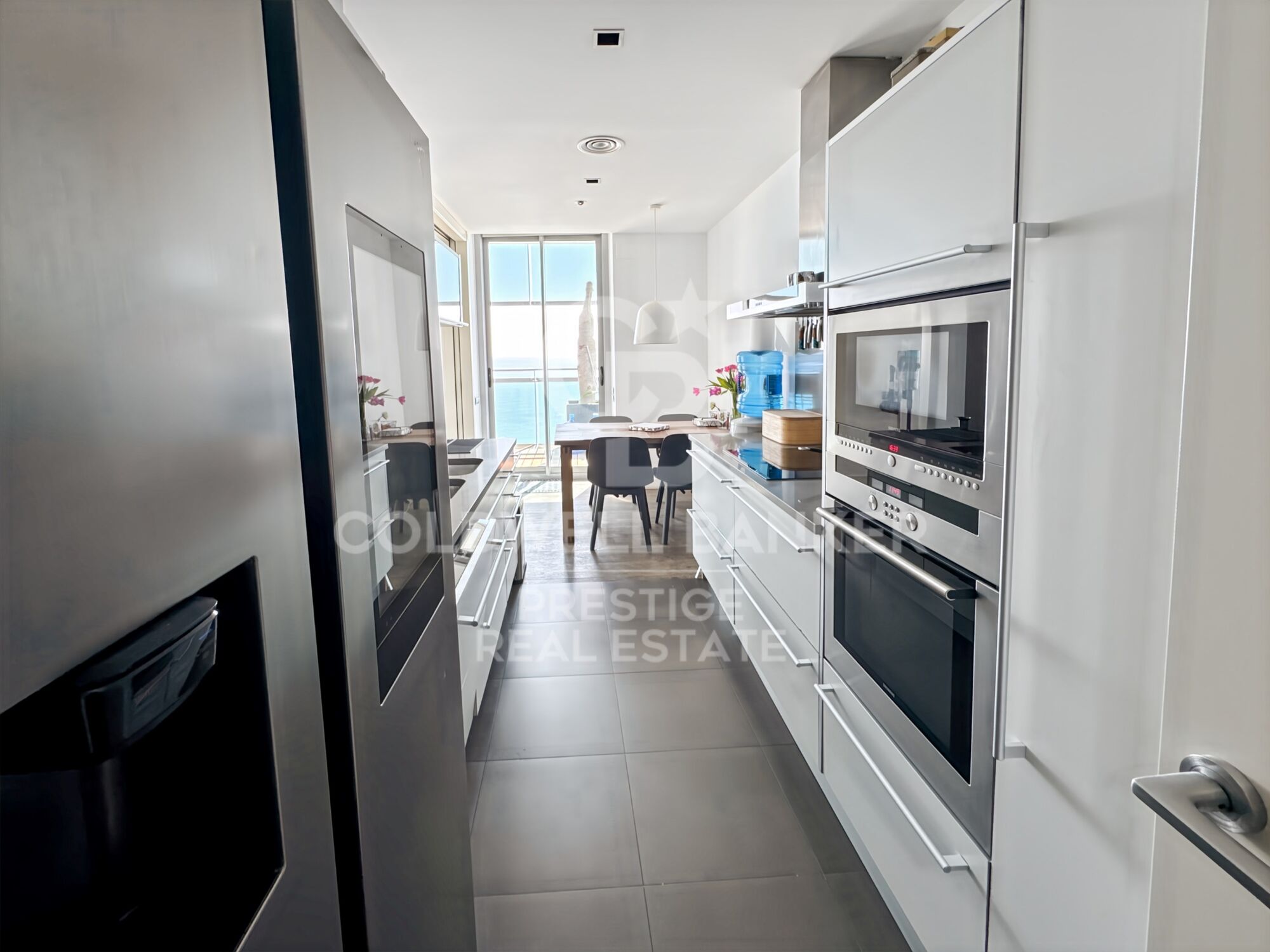 Exclusive apartment on the 23rd floor facing the sea
