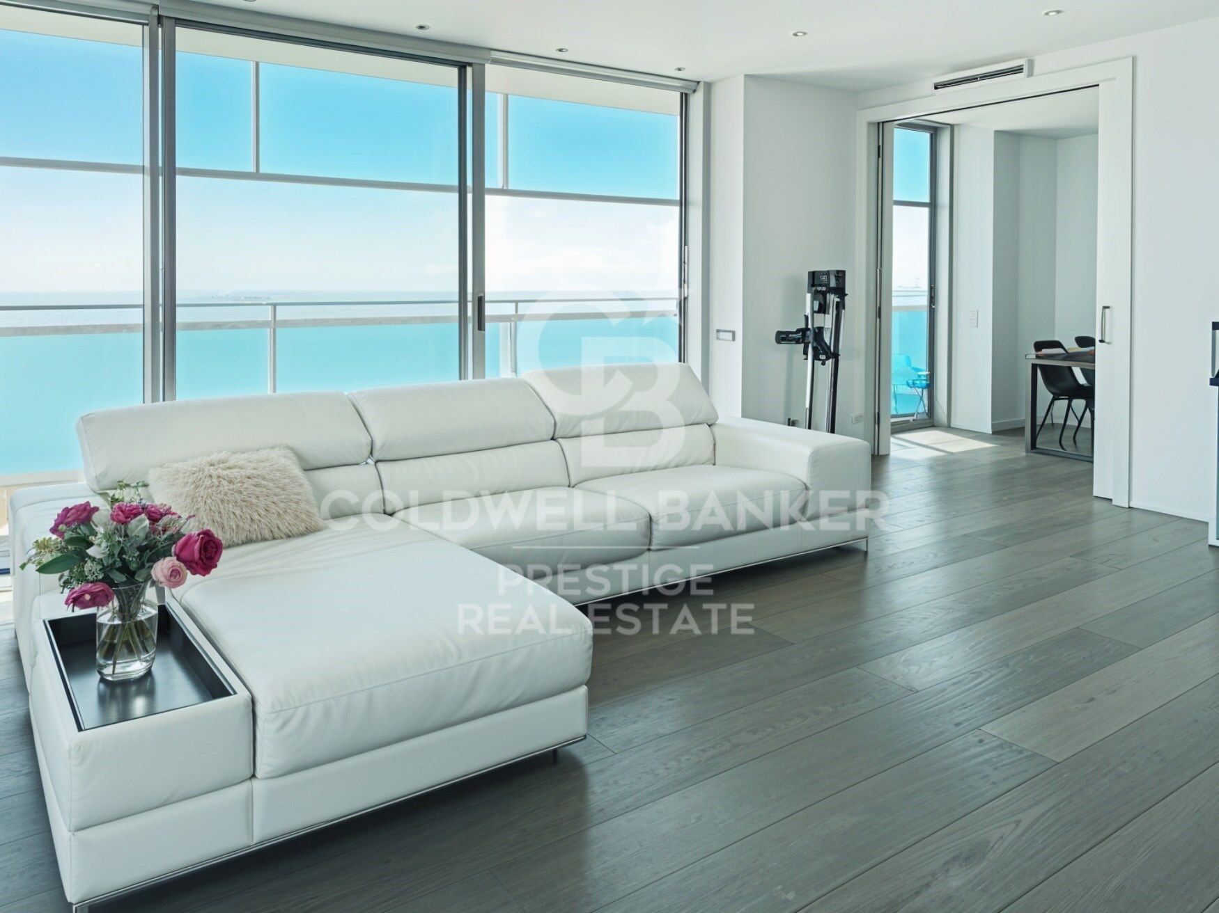 Exclusivo piso en la planta 23 frente al Mar
