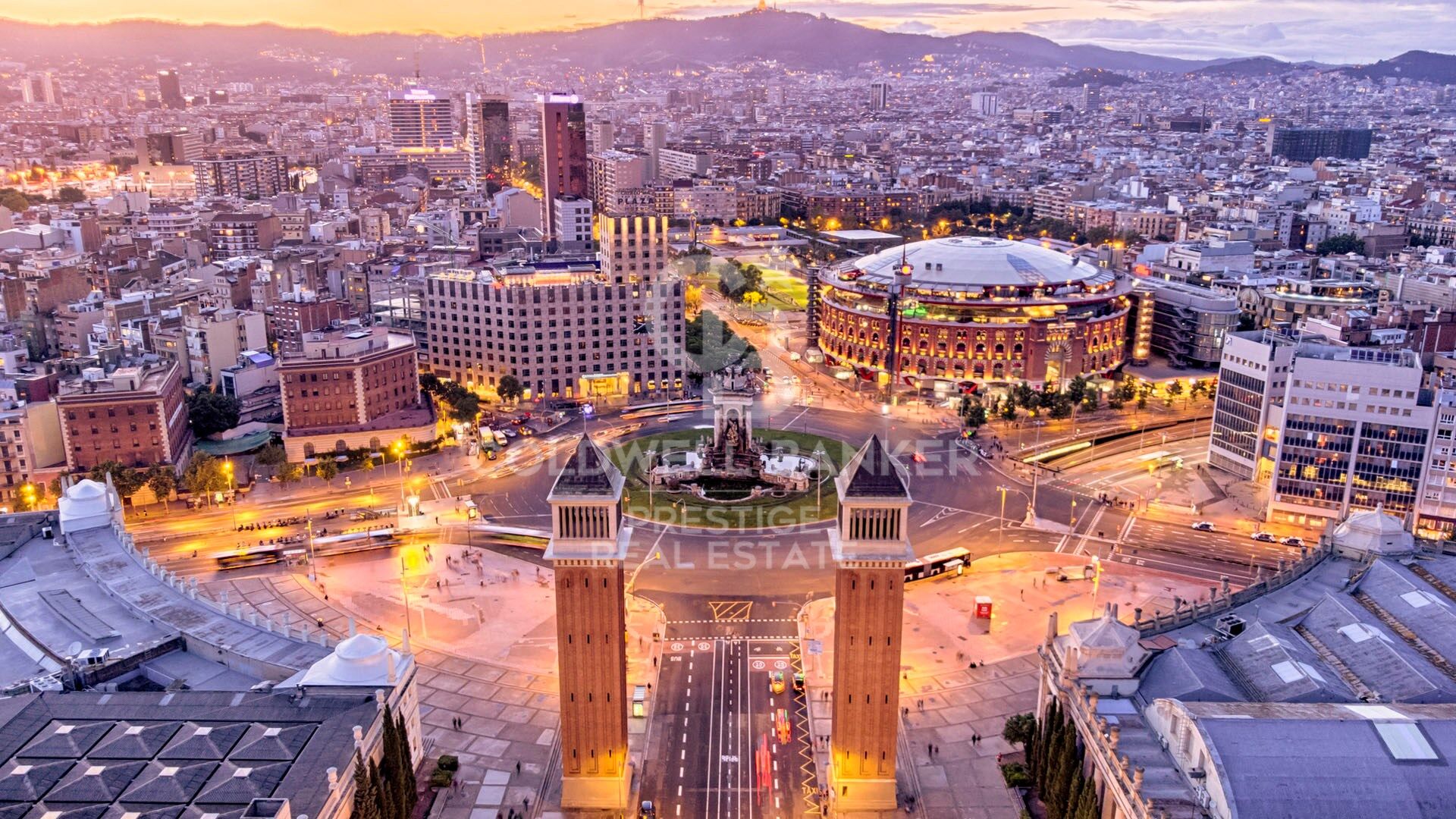 Shop for sale with 5 stars tenant in the centre of Barcelona