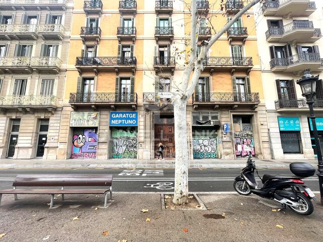 Local en Gran Vía edificio Neptuno