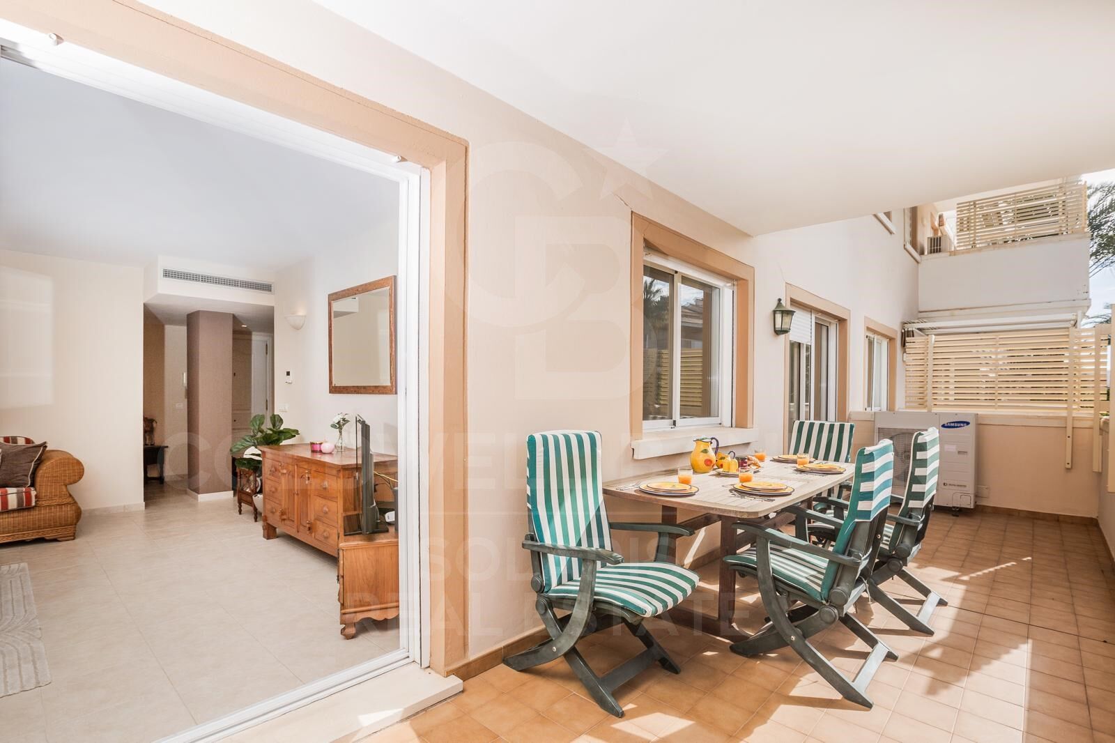 APPARTEMENT EXCLUSIF À JÁVEA - À 200M DE LA PLAGE DE L'ARENAL