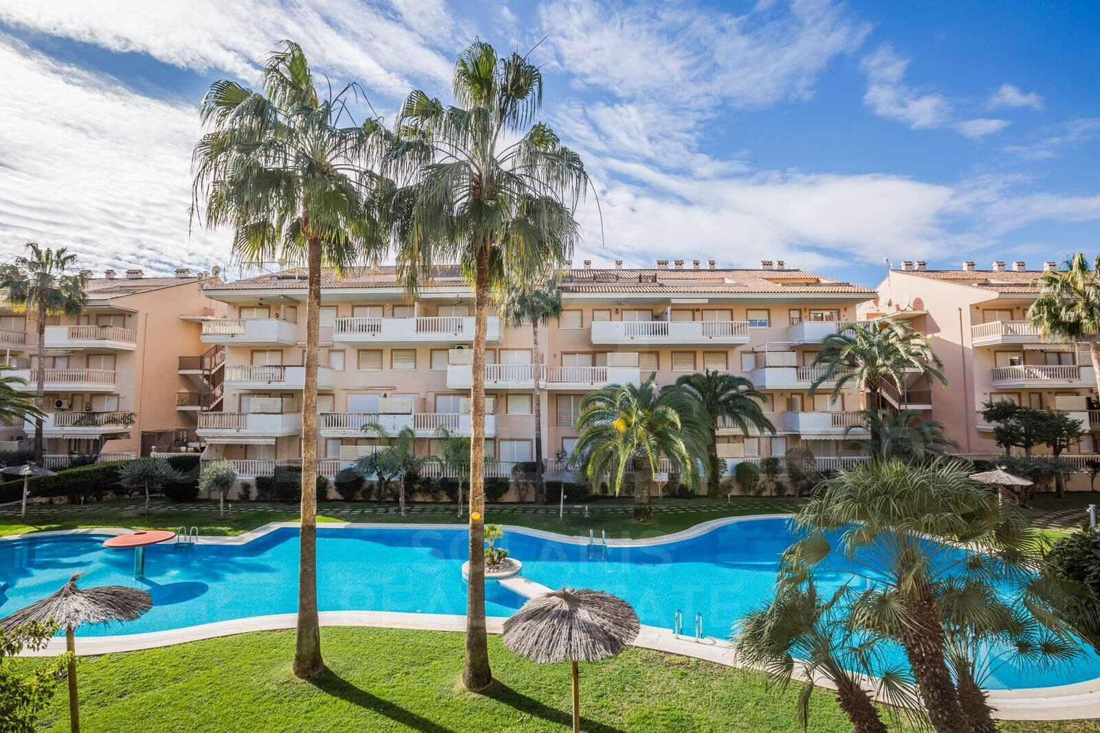 APPARTEMENT EXCLUSIF À JÁVEA - À 200M DE LA PLAGE DE L'ARENAL