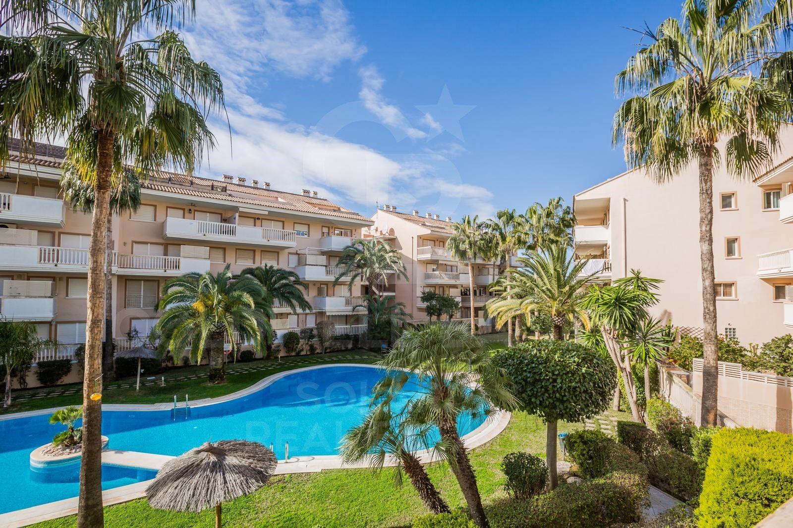 APPARTEMENT EXCLUSIF À JÁVEA - À 200M DE LA PLAGE DE L'ARENAL