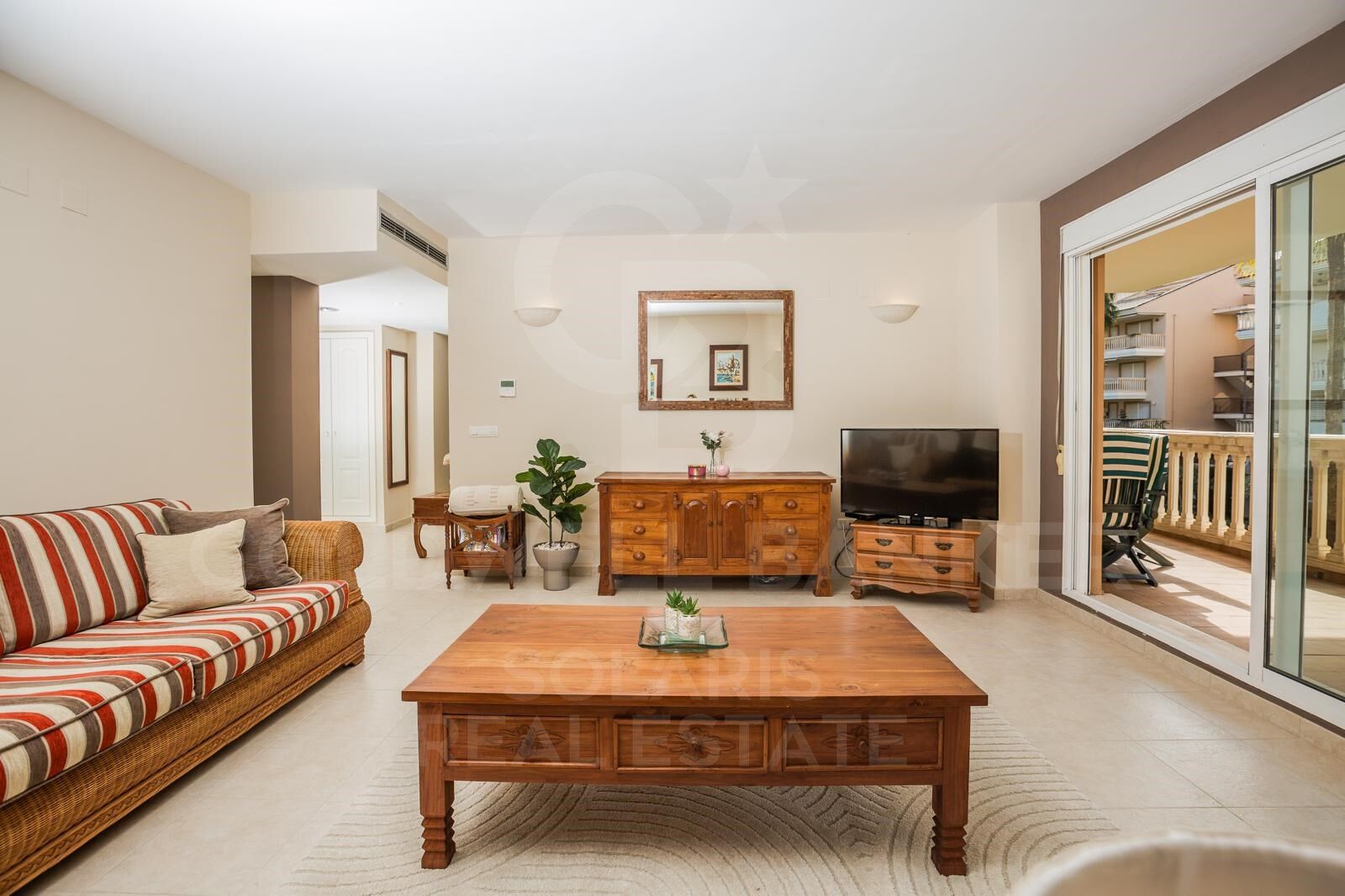 APPARTEMENT EXCLUSIF À JÁVEA - À 200M DE LA PLAGE DE L'ARENAL