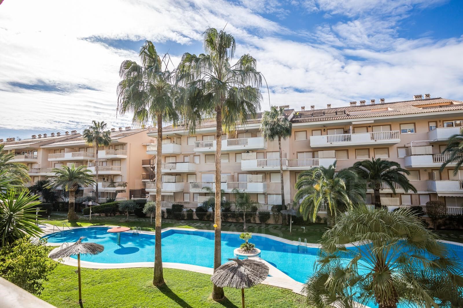 APPARTEMENT EXCLUSIF À JÁVEA - À 200M DE LA PLAGE DE L'ARENAL