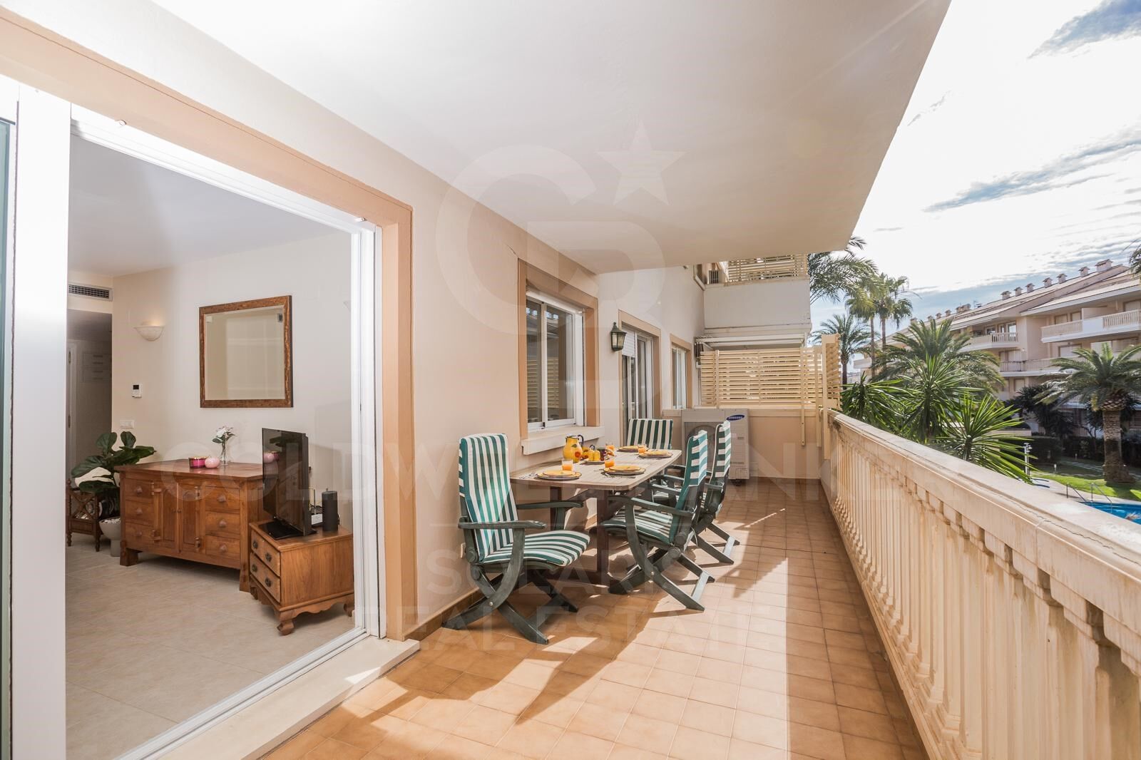 APPARTEMENT EXCLUSIF À JÁVEA - À 200M DE LA PLAGE DE L'ARENAL